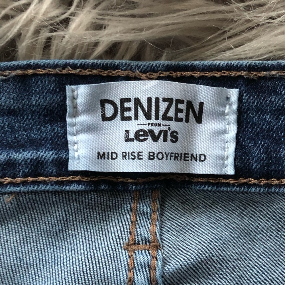 DENIZEN from Levi's Mid-Rise Dark Wash Boyfriend Jean, Size 8 - Picture 6 of 6